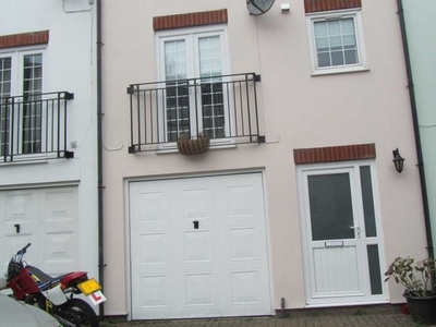 Town house to rent in Trafalgar Mews, Eastbourne BN22