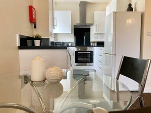 2 Bedroom Apartment For Rent In Nelson Lane