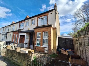 3 Bedroom Semi-detached House For Sale In Feltham