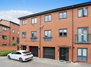 3 Bedroom Terraced House For Sale In Leeds, West Yorkshire