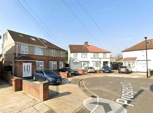 4 Bedroom Semi-detached House For Rent In Hounslow