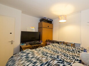 Rooms for rent in 6-bedroom Apartment in Lambeth, London