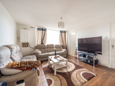 Flat in Russell House, East Ham, E6