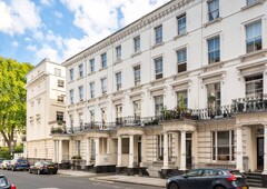 Flat in Hereford Road, Notting Hill, W2