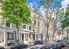 Flat in Linden Gardens, Notting Hill, W2