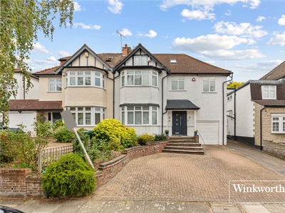 Broughton Avenue, Finchley, London, N3 6 bedroom house