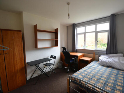 4 Bedroom Flat For Rent In Dunkirk, Nottingham