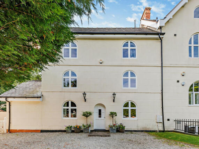 4 Bedroom Link Detached House For Sale In Warwickshire