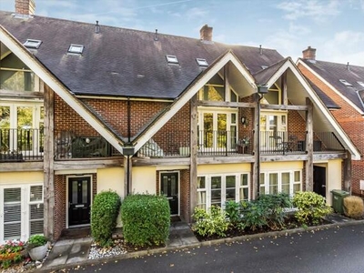 4 Bedroom Terraced House For Sale In Guildford, Surrey