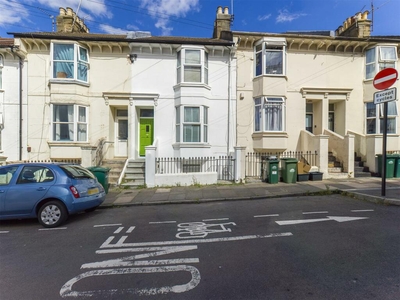 2 bedroom flat for rent in Pevensey Road, Brighton, East Sussex, BN2