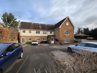2 Bedroom Flat For Sale In Yateley, Hampshire