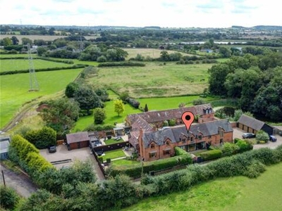 3 Bedroom Barn Conversion For Sale In Bromsgrove, Worcestershire