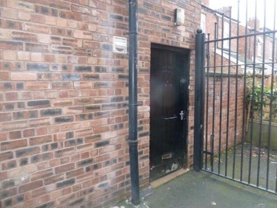 3 Bedroom Flat For Rent In Manchester