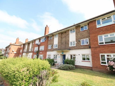 3 Bedroom Flat For Sale In Bromley