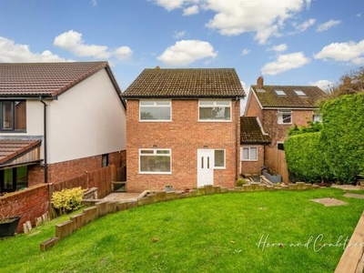 3 Bedroom Link Detached House For Sale In Thornhill