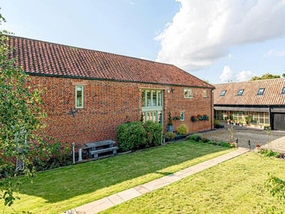 5 Bedroom Barn Conversion For Sale In Abbotsley, St Neots