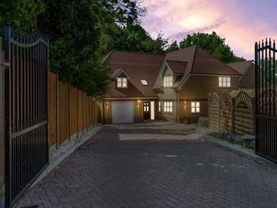 5 Bedroom Detached House For Sale In Winkfield Row, Berkshire