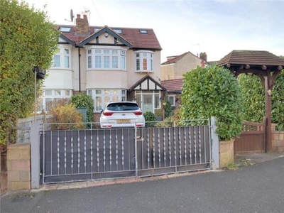 5 Bedroom Semi-detached House For Sale In Enfield