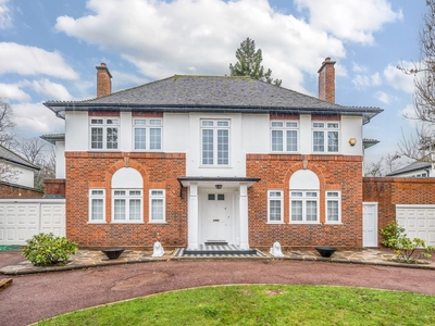 Detached House to rent - Manor Way, Beckenham, BR3
