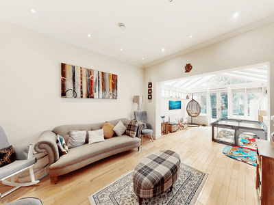End terrace house for sale in Alexandra Park Road, London N22