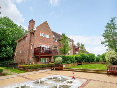 Flat for sale in Hammers Lane, London NW7