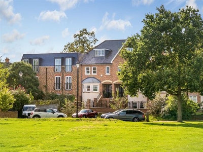 Town house for sale in Hill House Drive, Hampton TW12
