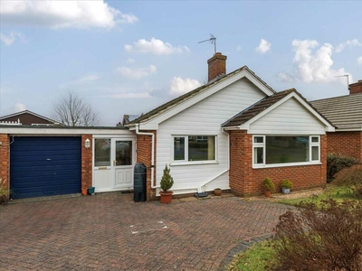2 bedroom bungalow for sale in The Drive, Oakley, RG23