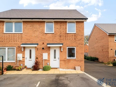 2 bedroom semi-detached house for sale in Benfield Drive, Gillies Meadow, Rooksdown, RG24