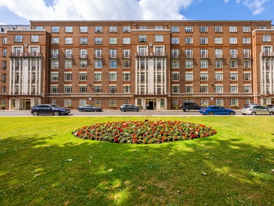 Eyre Court, Finchley Road, St John's Wood, London, NW8 2 bedroom flat/apartment in Finchley Road