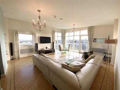 3 bedroom apartment for rent in Victoria Wharf, Cardiff Bay, CF11