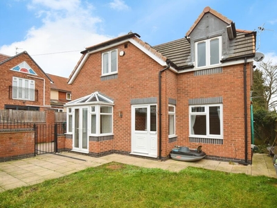 3 bedroom detached house for sale in Bentley Road, Birstall, Leicester, Leicestershire, LE4