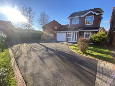 3 bedroom detached house for rent in Chelveston Crescent, Solihull, B91
