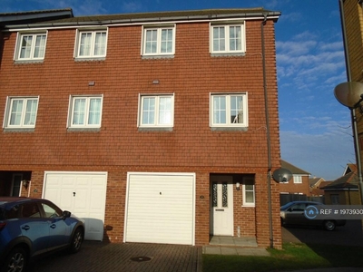 3 bedroom end of terrace house for rent in Macquarie Quay, Eastbourne, BN23