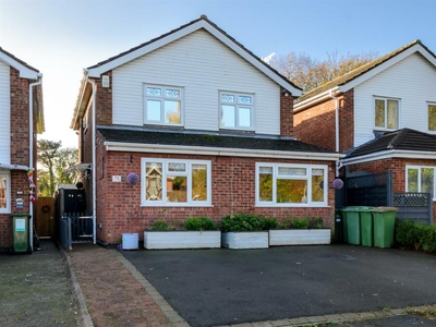 4 bedroom detached house for sale in Carlton Avenue, Narborough., LE19