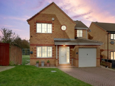 4 bedroom detached house for sale in Eyrie Approach, Morley, Leeds, West Yorkshire, LS27