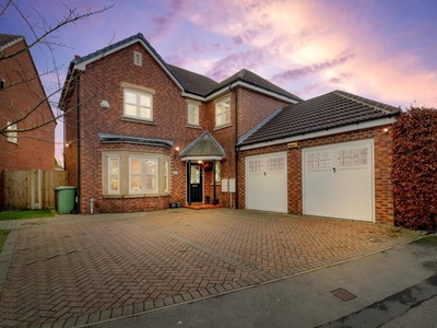 4 bedroom detached house for sale in Goldsmith Drive, Robin Hood, Wakefield, West Yorkshire, WF3