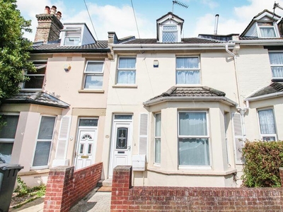 5 bedroom terraced house for rent in Five Double Bedroom Student House, Bournemouth Town Centre, BH1