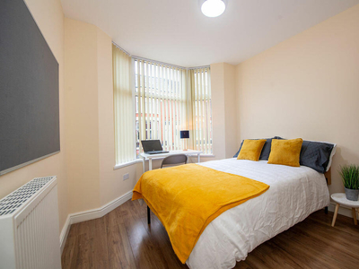 6 bedroom terraced house for rent in Empress Road, Kensington Fields, Liverpool, L7
