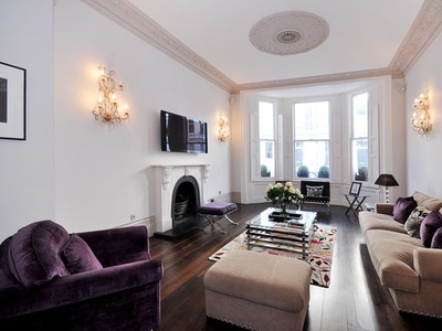 Duplex to rent in Stafford Terrace, London W8