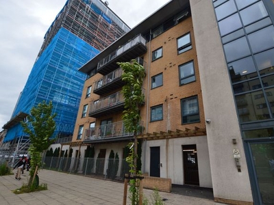 Flat to rent in Eastern Avenue, Ilford IG2