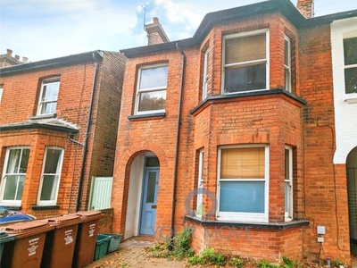 Flat to rent in Granville Road, St. Albans, Hertfordshire AL1