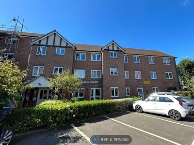 Flat to rent in Howards Court, Westcliff-On-Sea SS0