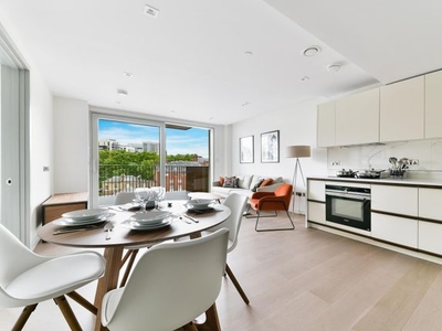 Flat to rent in Westmark Tower, West End Gate, London W2