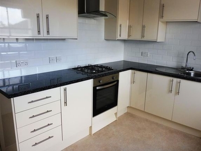 Maisonette to rent in Embankment Road, Plymouth PL4