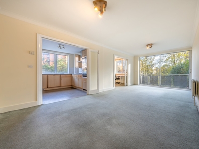 Regent Court, North Bank, St John's Wood, London, NW8 3 bedroom flat/apartment in North Bank