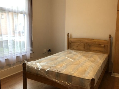 Room to rent in Bills Included, Private Shower Room, Grange Road, Ilford IG1