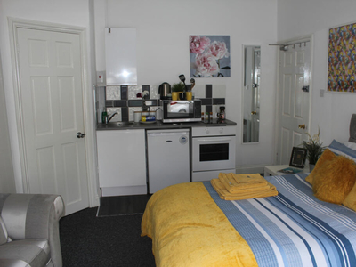 Studio flat for rent in Spencer Avenue, Earlsdon, Coventry, CV5 6NP, CV5