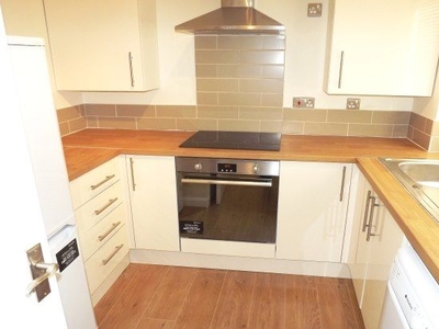 Studio to rent in Sark House, Watford WD18