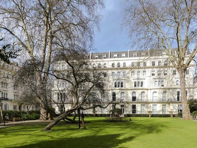 1 bedroom property to let in Kensington Gardens Square, London