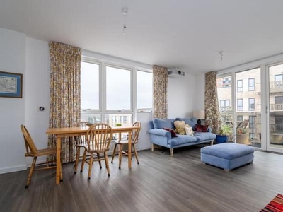 2 Bedroom Apartment London London